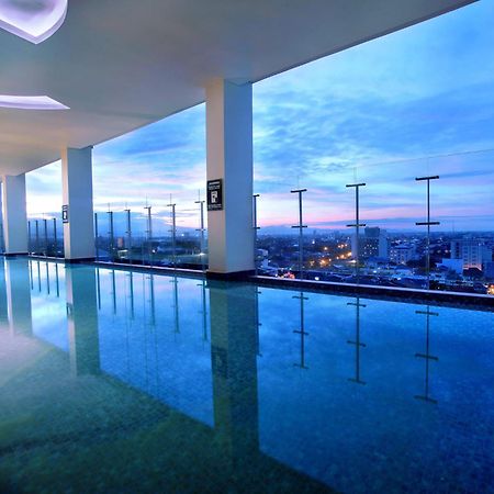 Aston Makassar Hotel & Convention Center Zewnętrze zdjęcie
