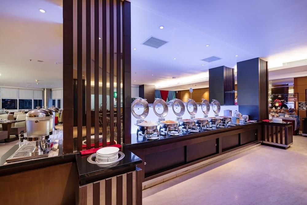 Aston Makassar Hotel & Convention Center Zewnętrze zdjęcie