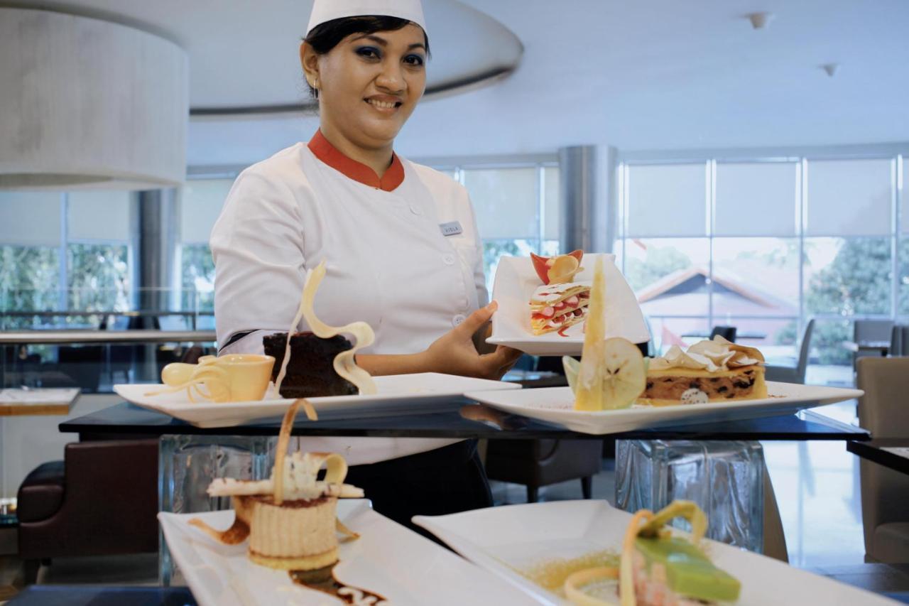 Aston Makassar Hotel & Convention Center Zewnętrze zdjęcie