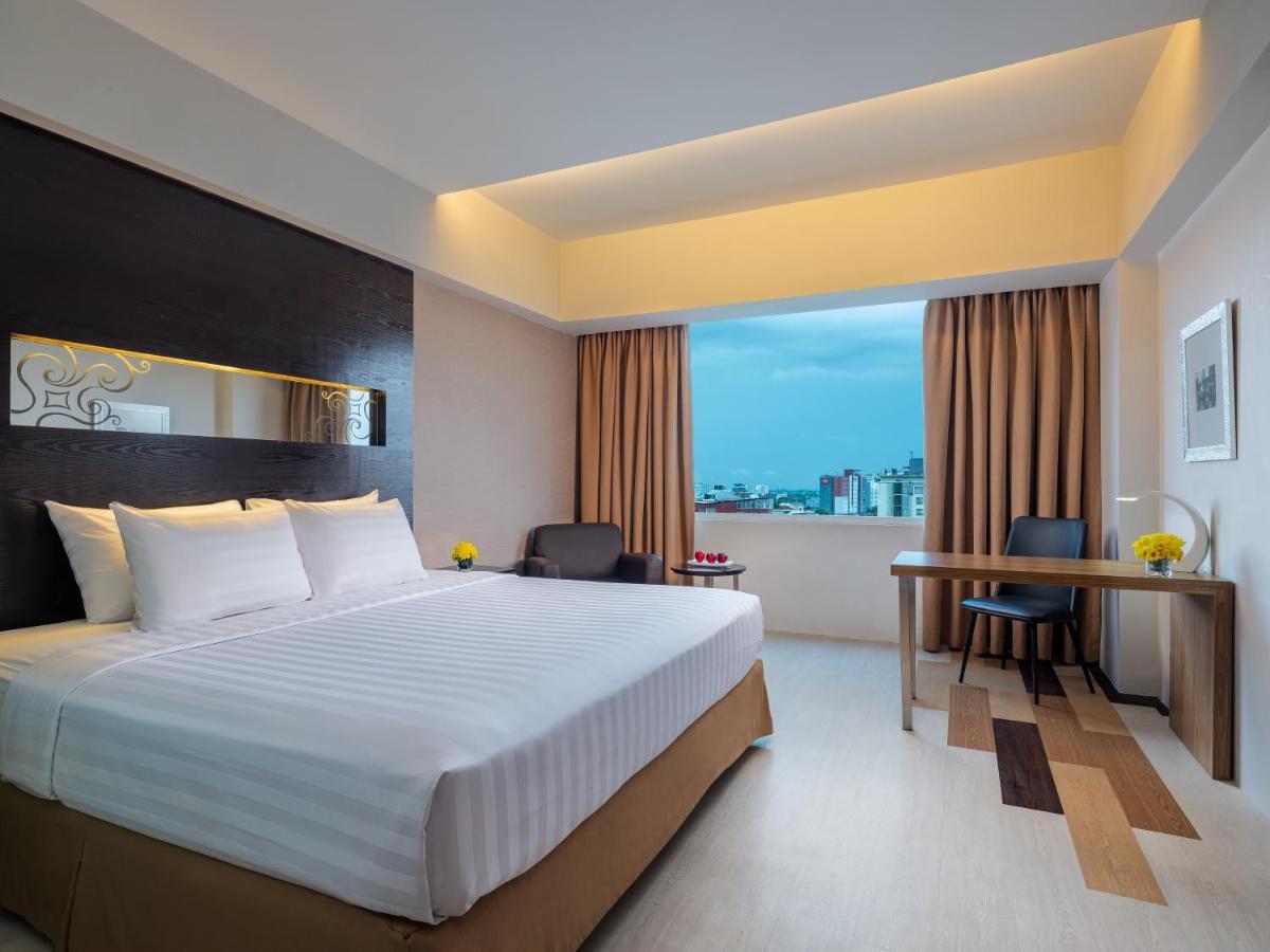 Aston Makassar Hotel & Convention Center Zewnętrze zdjęcie