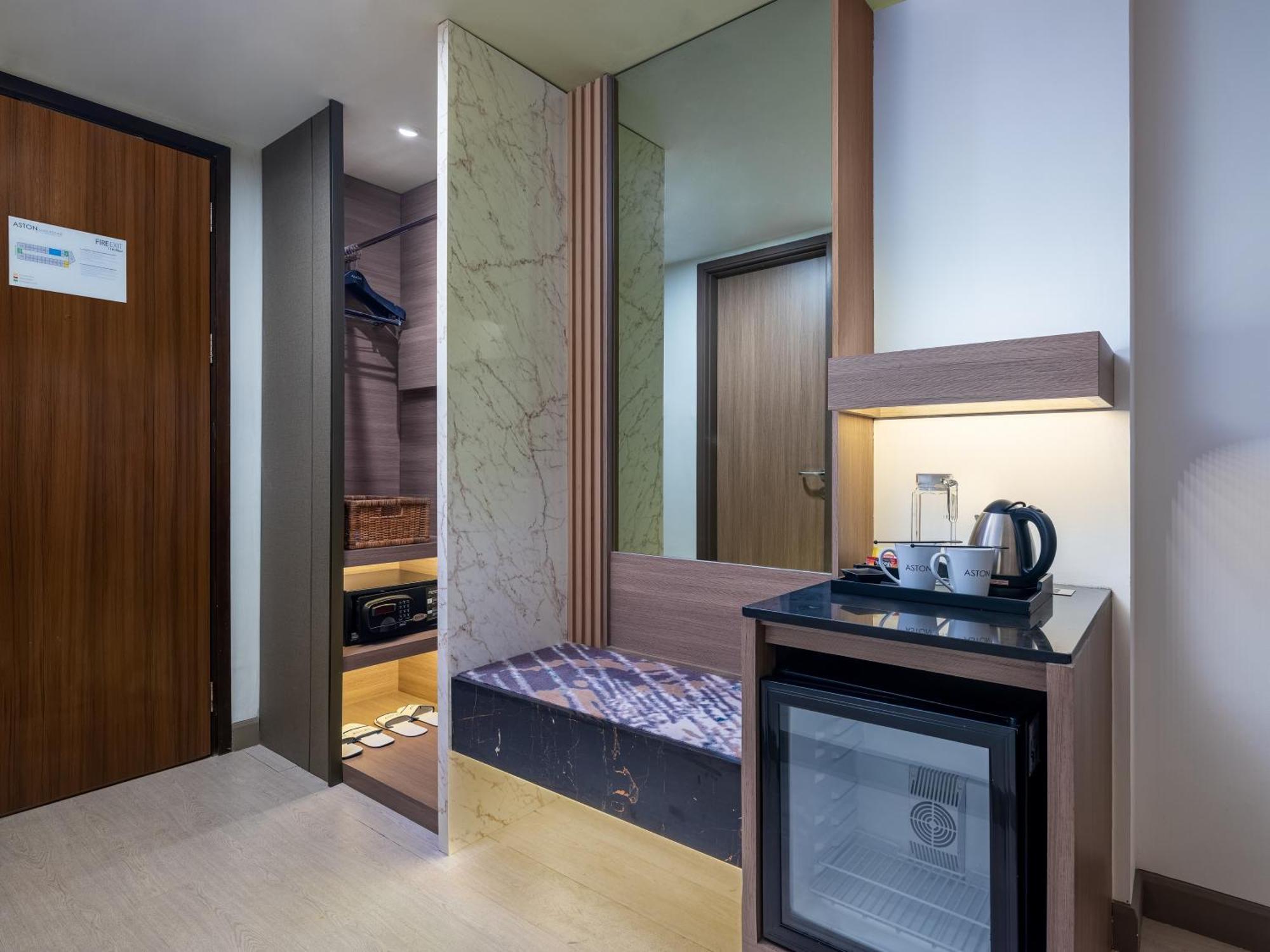Aston Makassar Hotel & Convention Center Zewnętrze zdjęcie