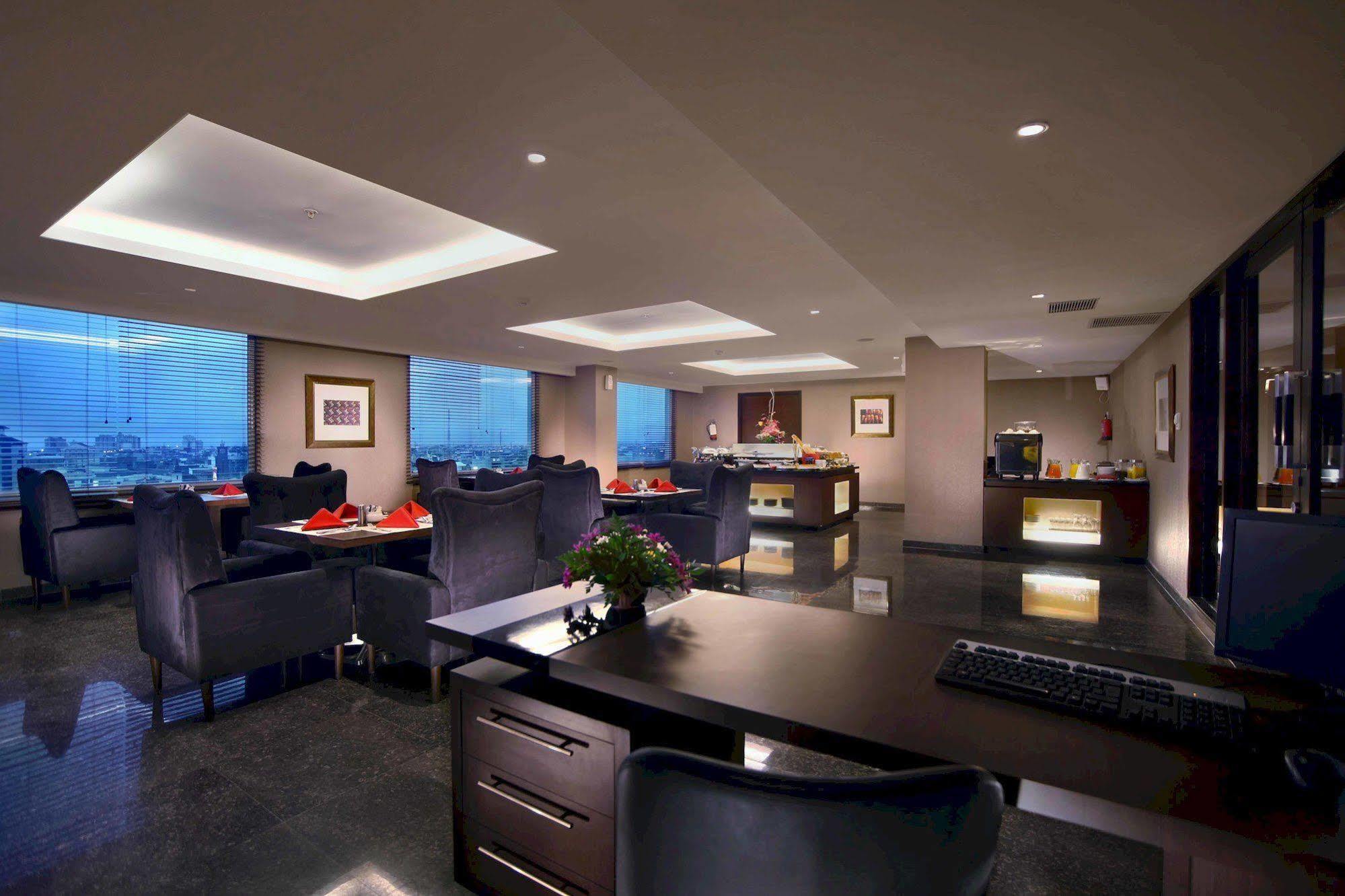 Aston Makassar Hotel & Convention Center Zewnętrze zdjęcie